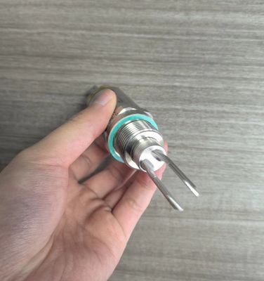 Endress+Hauser Liquiphant FTL31 Level Detection Switch with 20-253V AC/DC 2-wire -40°C to 150°C Process Temperature and >0.7g/cm³ Min. Density