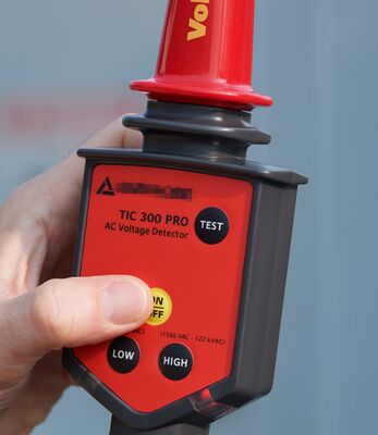 Non-Contact High Voltage Detector with VolTect Alert for Utility and Industrial Safety up to 122 kV