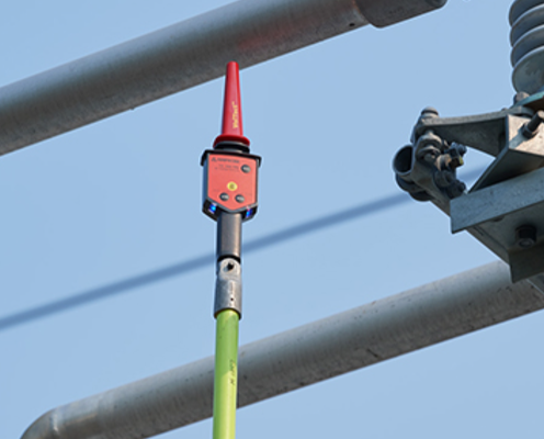 FLUKE Amprobe TIC 410A Hot Stick Attachment adapter extends the voltage limit on the TIC 300 Pro from 1500 AC to 122,000 VAC