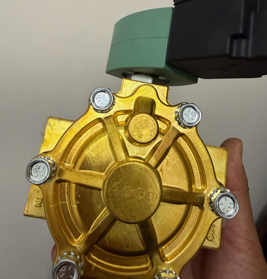 ASCO 8210G022, 24VDC'den yeni ve orijinal solenoid valfi, kısa vadeli teslimat ile.