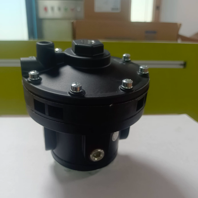 Fairchild Pneumatic Volume Booster with 250 psi Maximum Supply Pressure 150 psi Maximum Signal Pressure and 1:1 Input/Output Ratio