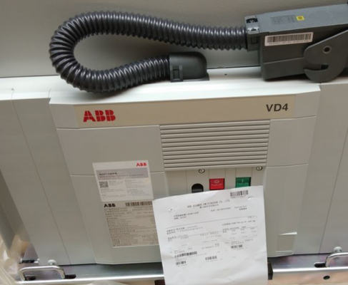 630 A Anma Akımı, 50/60 Hz Frekans ve 140 KG Ağırlığa Sahip ABB VD4 Orta Gerilim Vakum Kesici